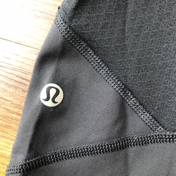 Lululemon Black Crops - Picture 3 of 6